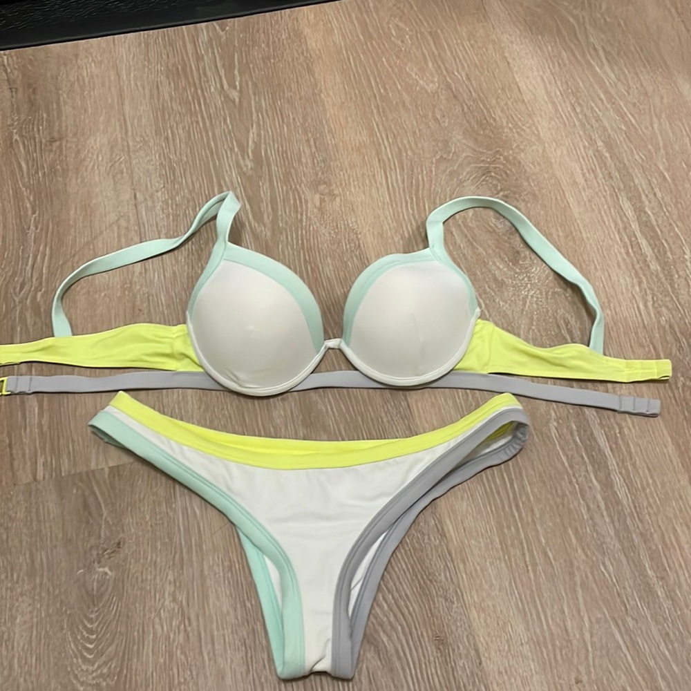 Victoria’s Secret bikini